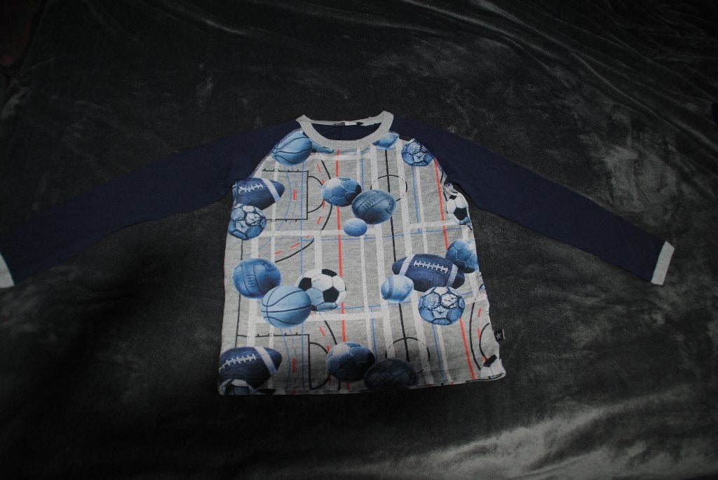 Molo longsleeve met ballenprint, maat 140, zo goed als nieuw, Molo, Ophalen of Verzenden, Zo goed als nieuw, Shirt of Longsleeve