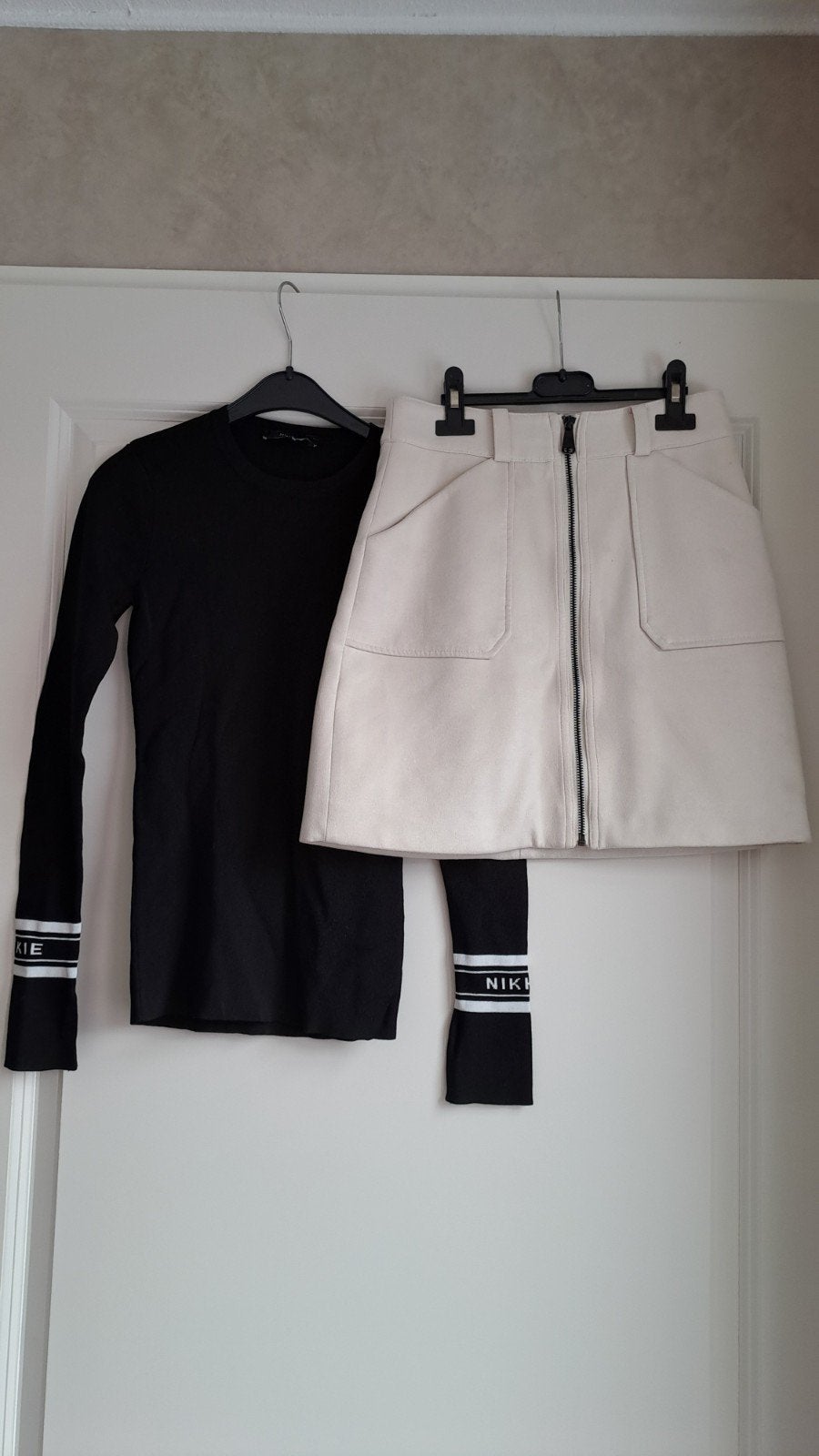 Nikkie dames set: Zwarte top & beige rokje - Maat 34, Zwart, Ophalen of Verzenden, Zo goed als nieuw, Nikkie