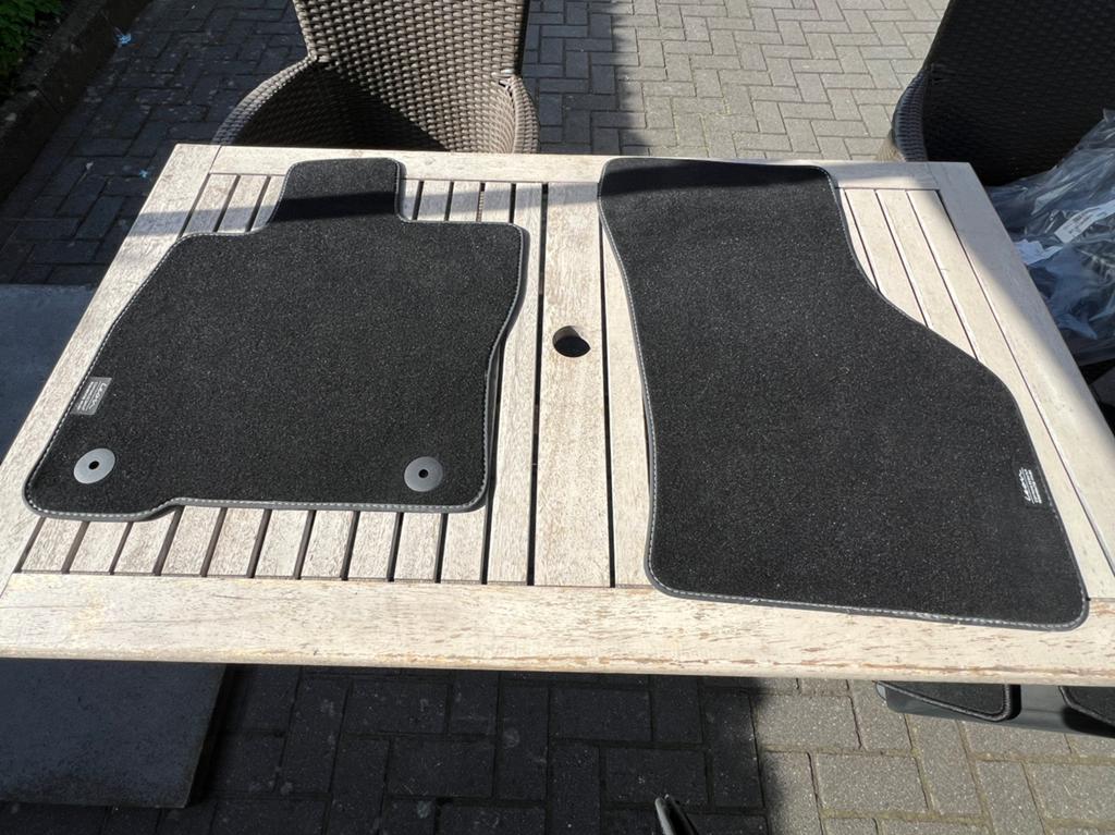 Te koop automatten Seat Leon, Auto diversen, Automatten, Ophalen, Zo goed als nieuw