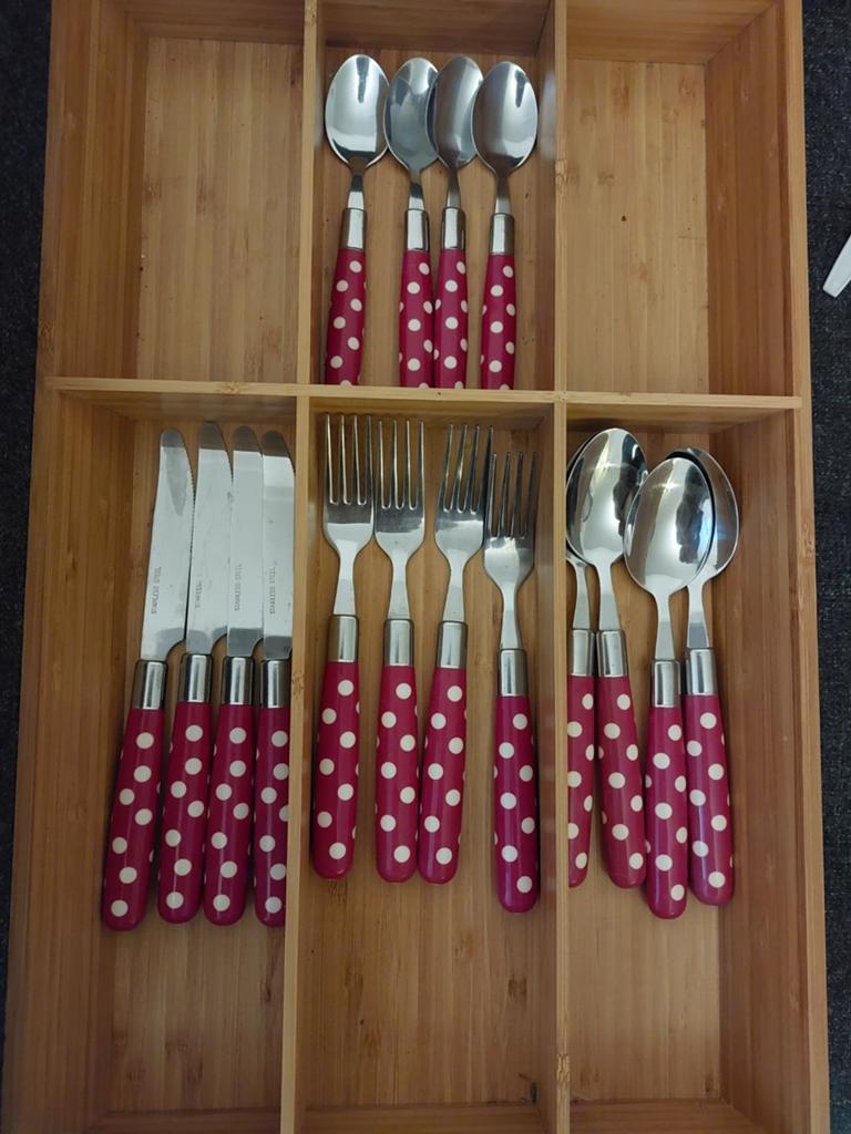 4 delige bestekset, met witte stippen. Kunststof met staal, Ophalen, Rvs of Chroom