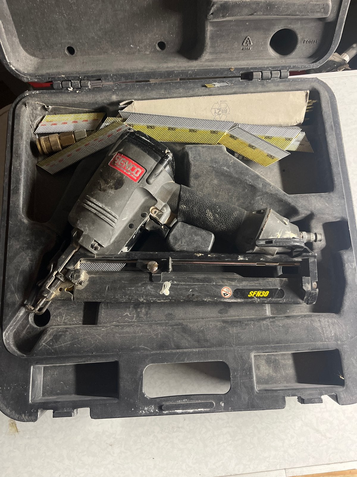 Senco SFN30 tacker in koffer met nagels, Ophalen of Verzenden, Gebruikt, Tacker/nietmachine, Overige merken