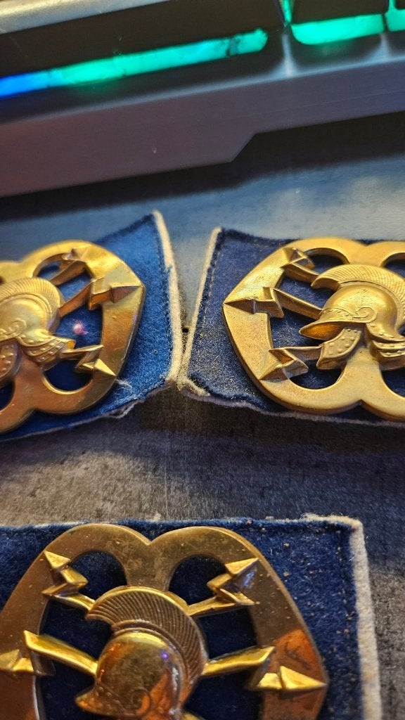 baret emblemen Koninklijke Landmacht, Ophalen of Verzenden, Landmacht, Nederland, Embleem of Badge