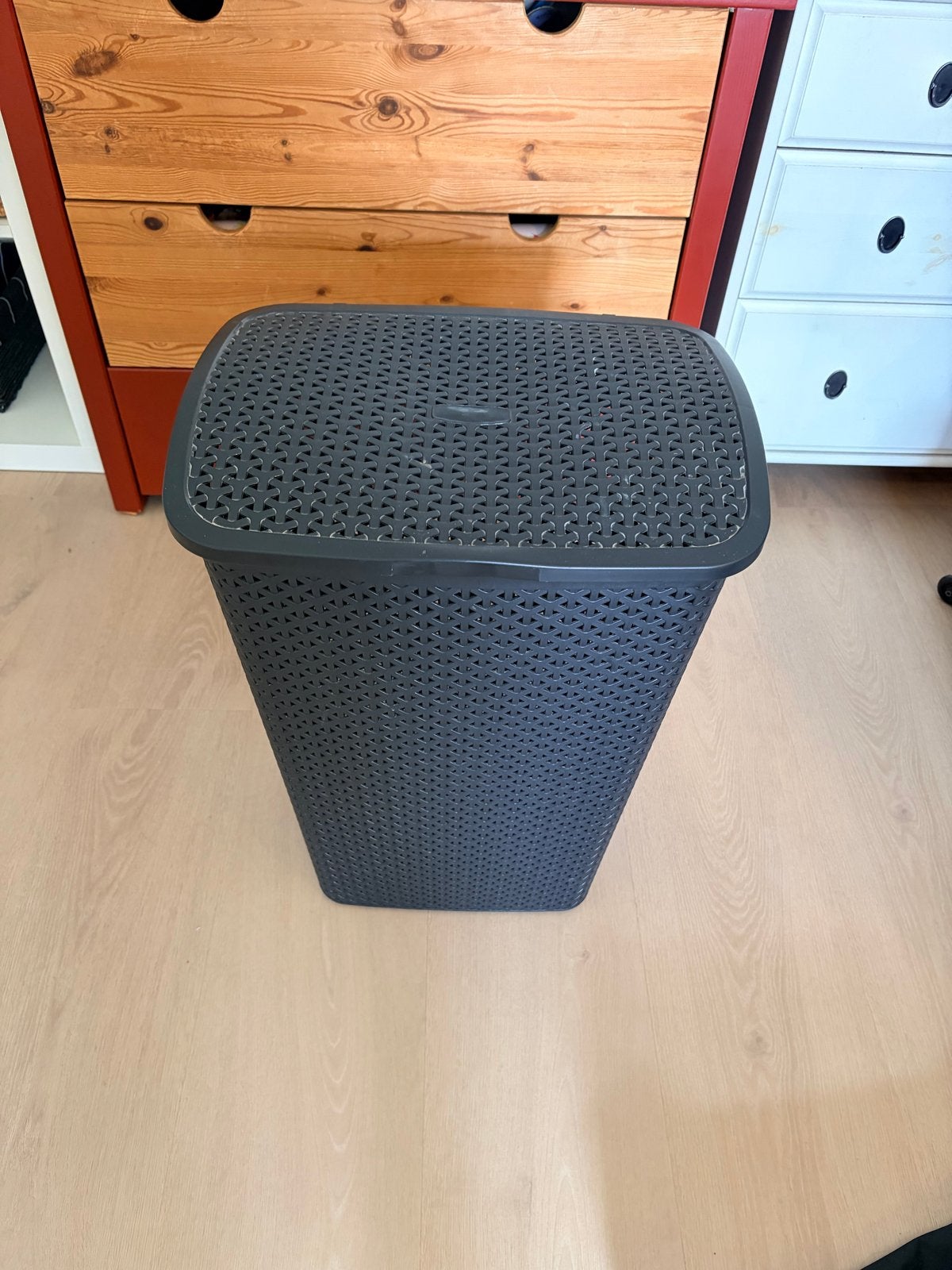 Donkergrijze wasmand met deksel, Ophalen, Gebruikt