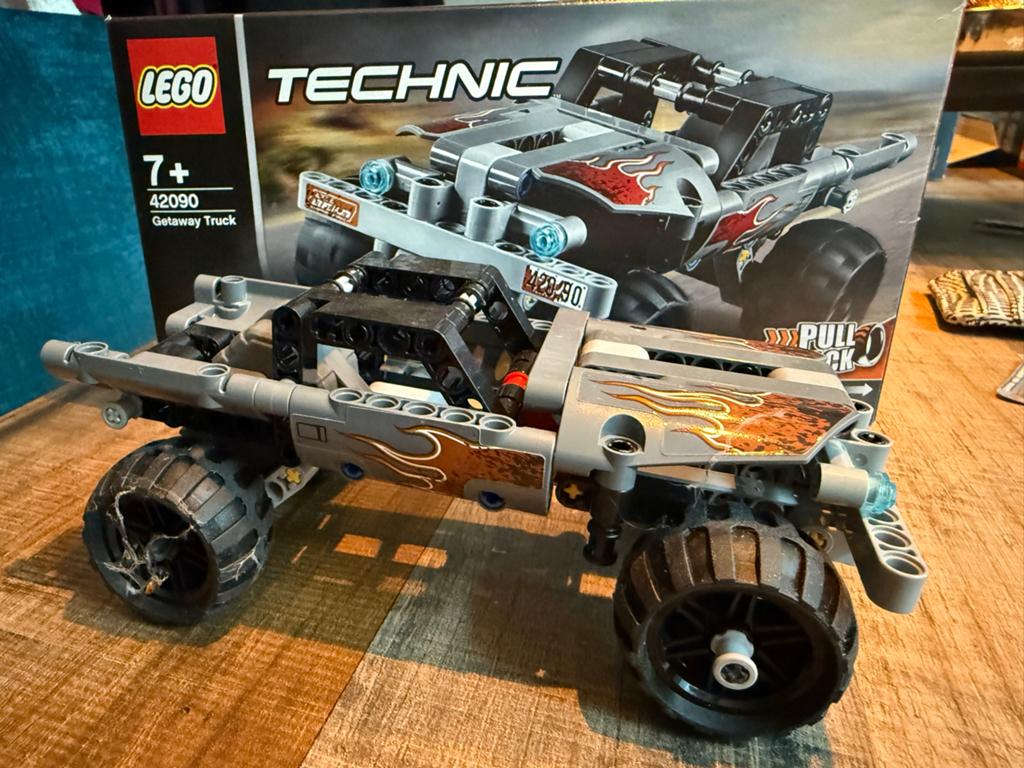 LEGO Technic 42090 Getaway Truck - Zo goed als nieuw, Ophalen of Verzenden, Zo goed als nieuw, Overige merken