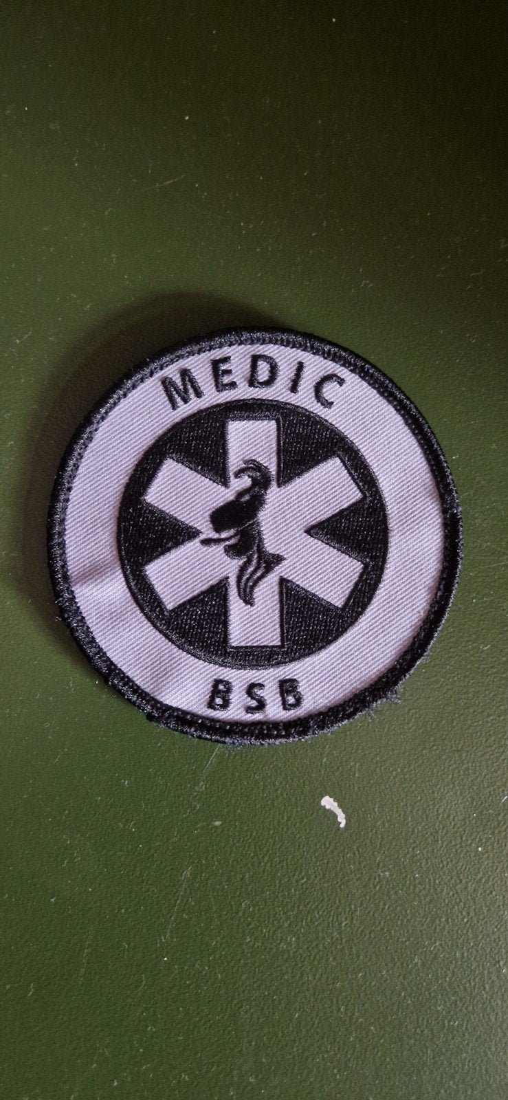 Badge BSB Medic, Verzamelen, Ophalen of Verzenden, Marechaussee, Nederland, Embleem of Badge
