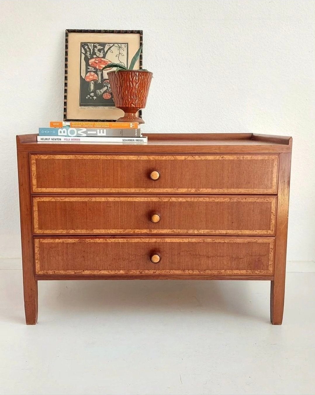 Vintage ladekastje in teak- en notendineer, Huis en Inrichting, Teakhout, Gebruikt, Mid-Century, Mcm, Vintage, Retro, Scandinavisch design
