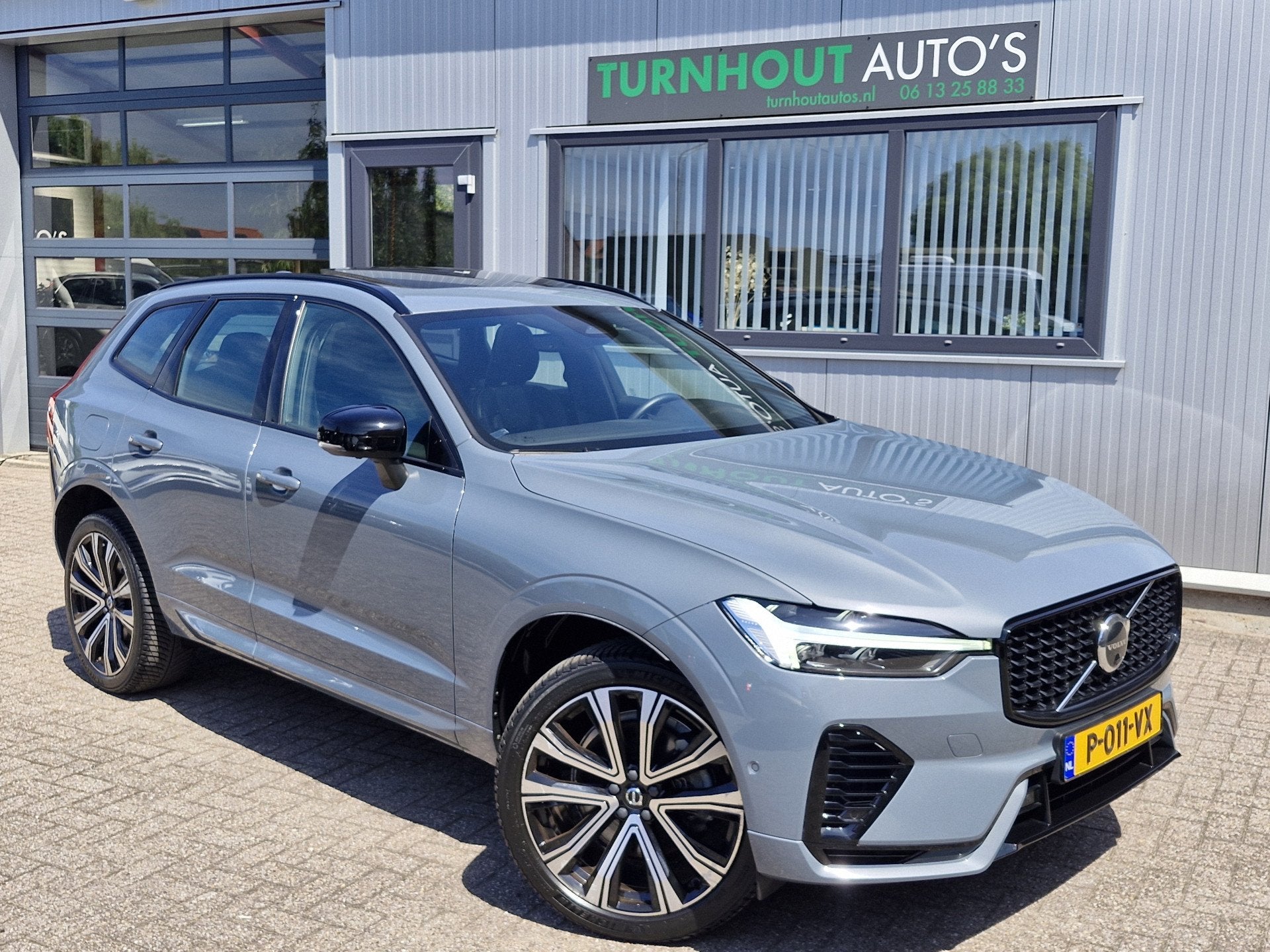 Volvo XC60 T8 Plug-in hybrid AWD R-Design FULL OPTION | LUCH, Auto's, Automaat, Dealer onderhouden, Gebruikt, 4 cilinders