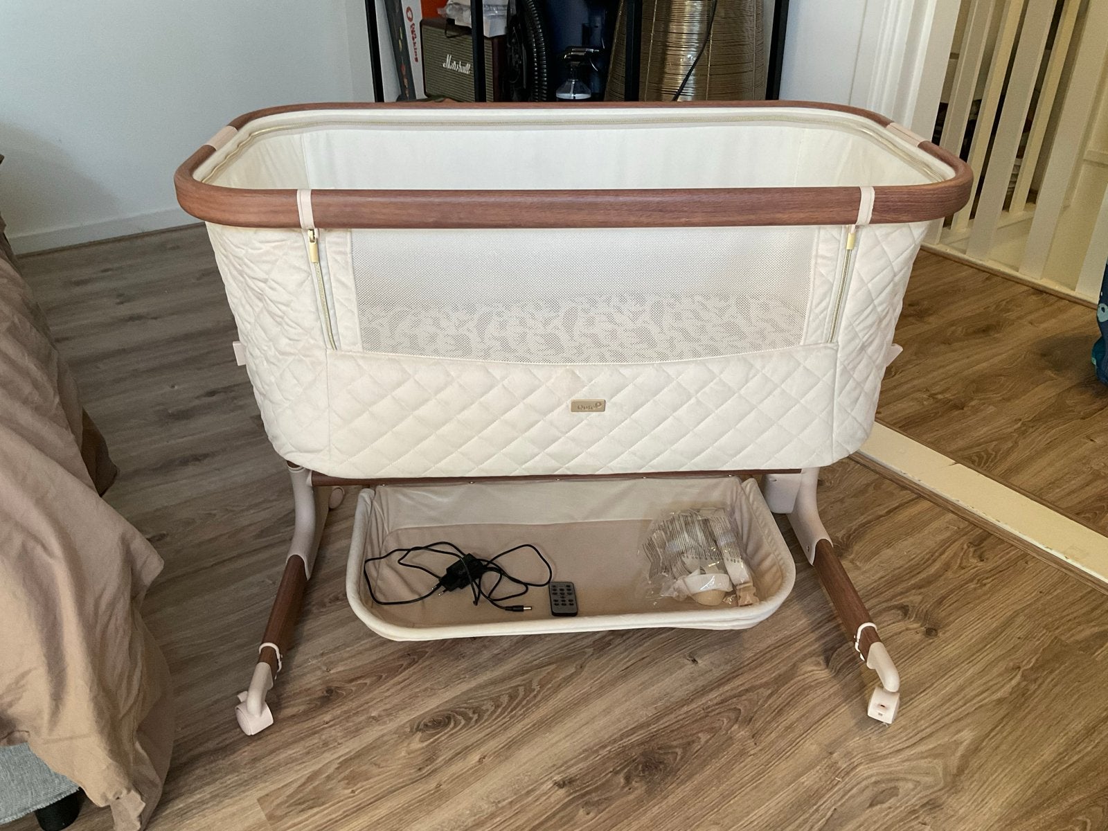 Qute Q-wiggle Electric Co-Sleeper Cream-Hazel, Ophalen, Nieuw, Wieg