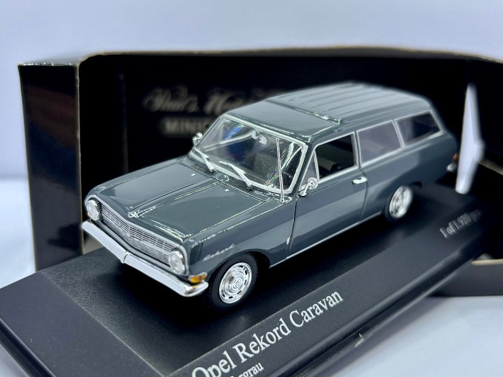 1:43  Opel rekord caravan, Ophalen of Verzenden, Zo goed als nieuw, Auto, MiniChamps