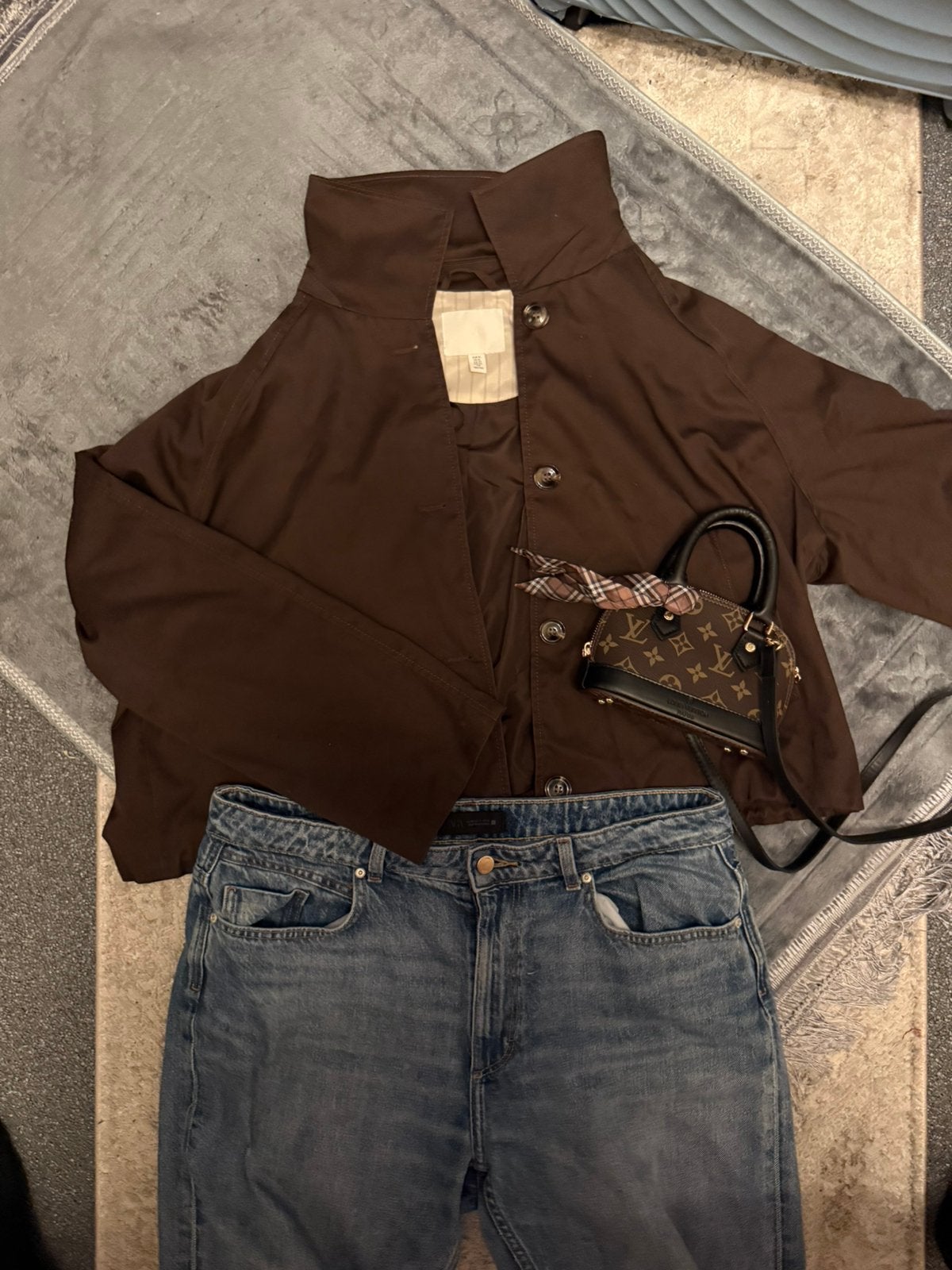 Korte trenchcoat, Kleding | Dames, Jassen | Winter, Ophalen, Zo goed als nieuw, Maat 46/48 (XL) of groter, Bruin