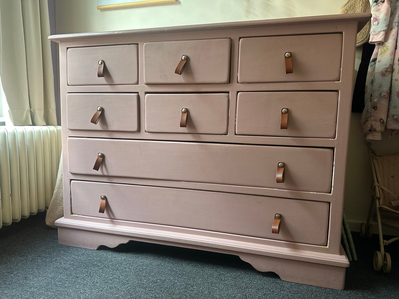 Vintage oud roze commode met leren handgrepen, Ophalen, Gebruikt, 50 tot 70 cm, 100 cm of meer