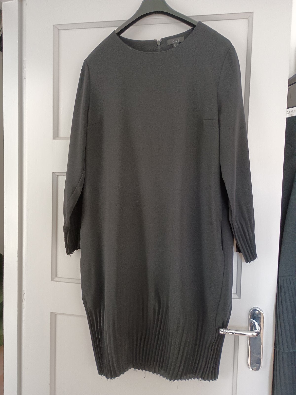 mooi zwart jurkje voor elke gelegenheid, Kleding | Dames, Maat 38/40 (M), COS, Zwart, Ophalen of Verzenden
