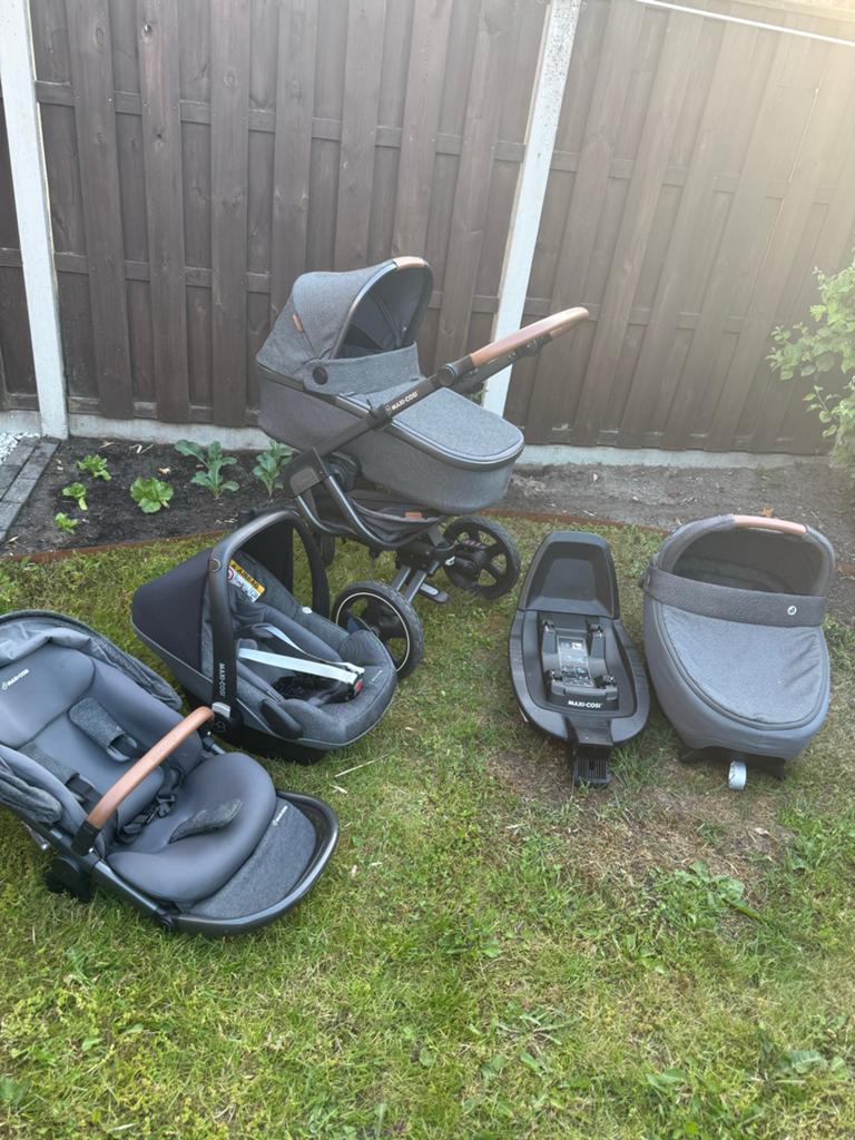 Maxi-Cosi Nova 4 Kinderwagen Set + Jade reiswieg en isofix, Ophalen of Verzenden, Combiwagen, Maxi-Cosi, Luchtbanden