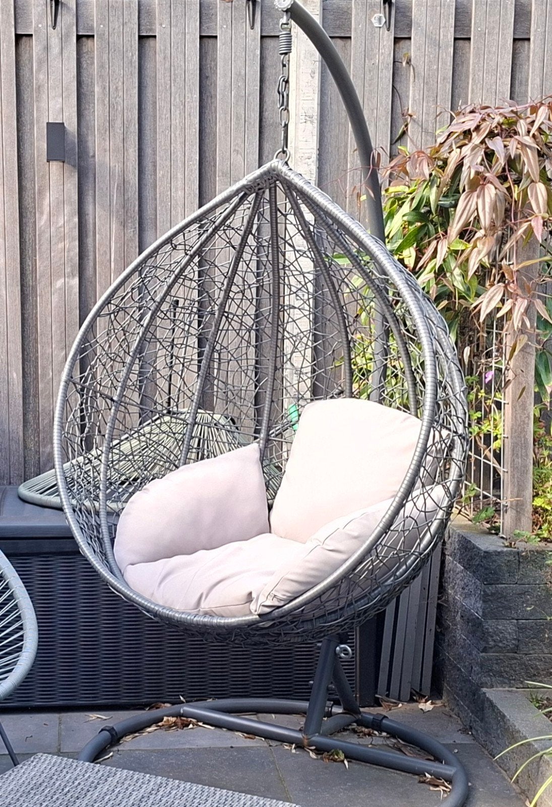 Comfortabele hangstoel met standaard en kussens, Ophalen, Zo goed als nieuw, Wicker, Verstelbaar