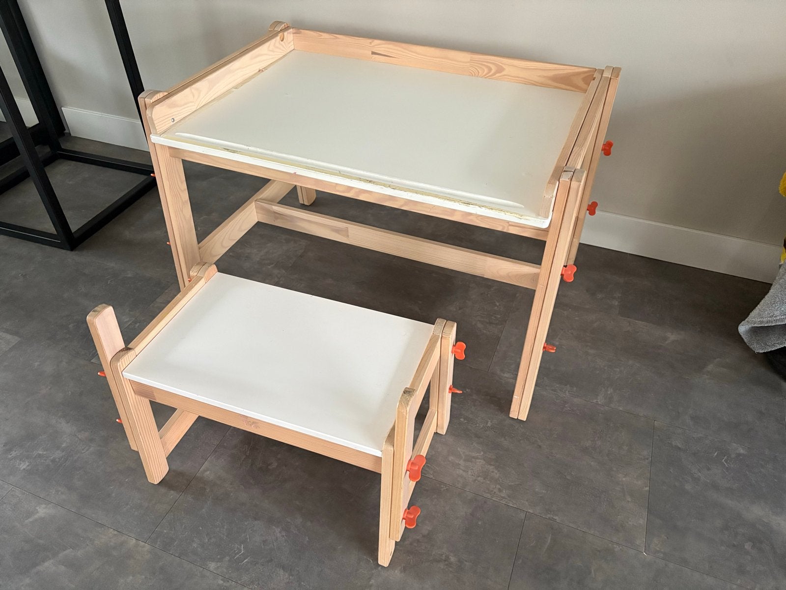 Houten kinderbureau en krukje flisat  - Verstelbaar, Ophalen, Gebruikt, Tafel(s) en Stoel(en)