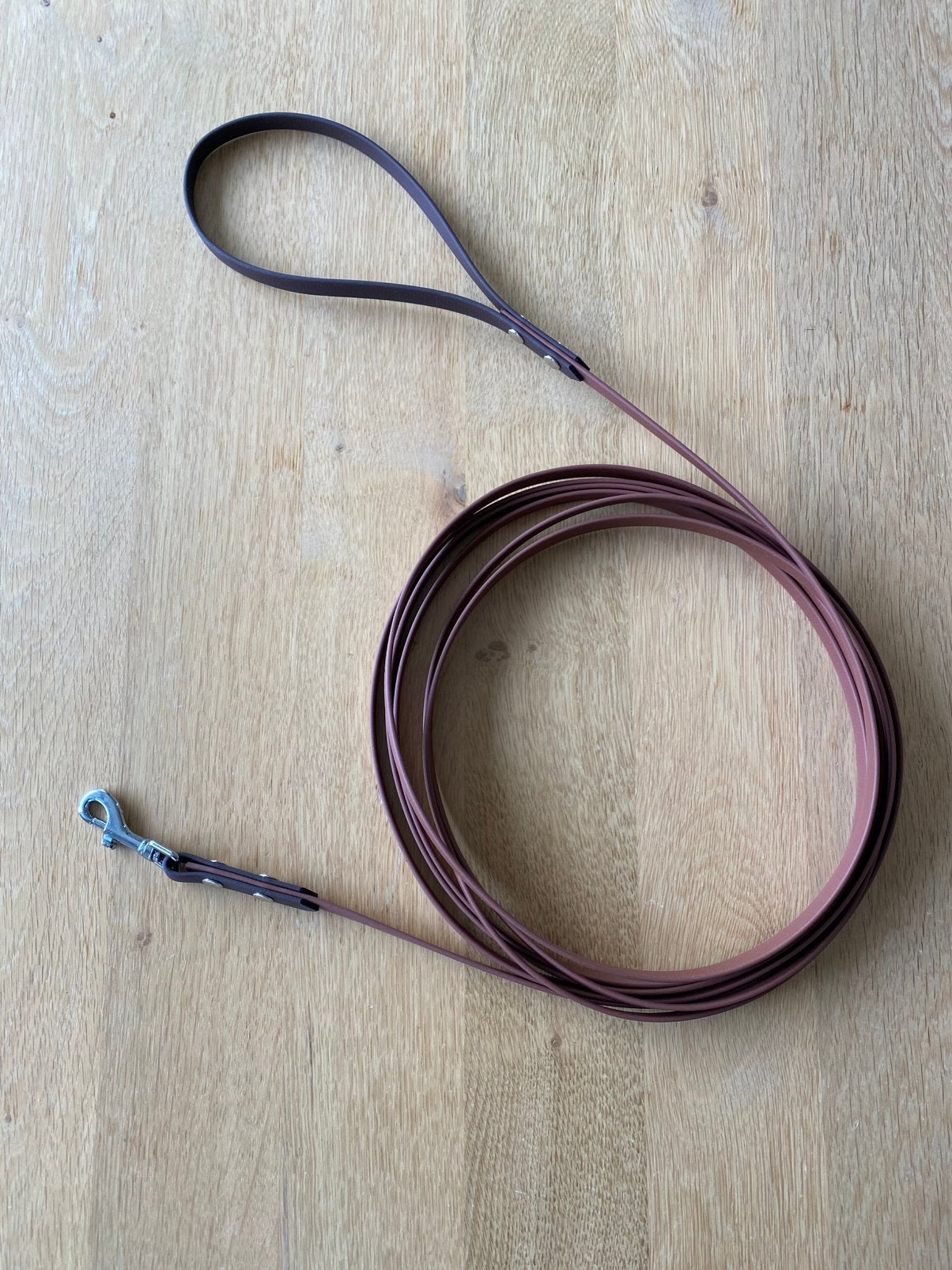 Nieuw: biothane hondenriem 13mm 5,5m lang bruin, Ophalen of Verzenden, Nieuw, Hondenriem