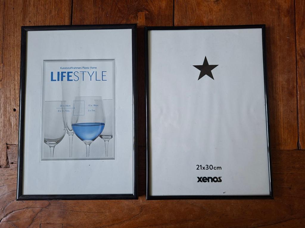 2 fotolijstjes met zwarte lijst 20/ 21 x 30 cm samen 5 euro, Ophalen of Verzenden, Gebruikt