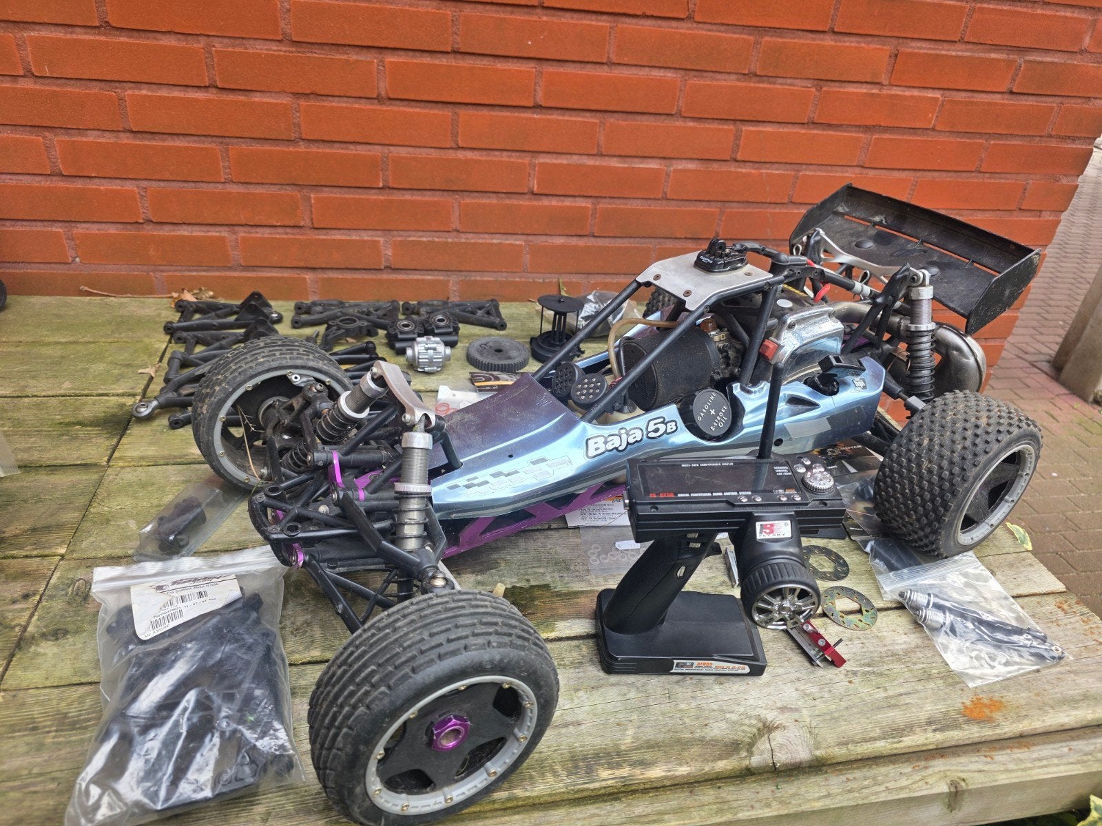 HPI Baja 5B met veel nieuwe onderdelen en zenderset!, Benzine, Gebruikt, Auto offroad, Ophalen of Verzenden