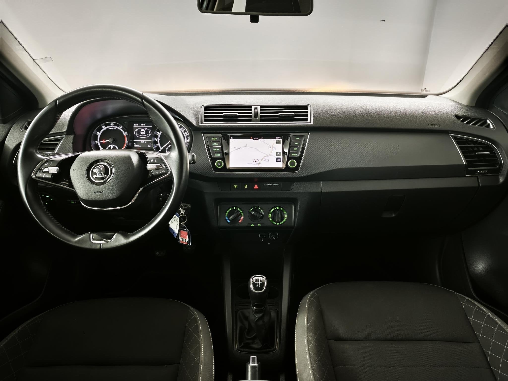 Skoda Fabia 1.0 TSI Ambition | Navigatie | Parkeersensoren |, Auto's, Voorwielaandrijving, Stof, Gebruikt, 95 pk