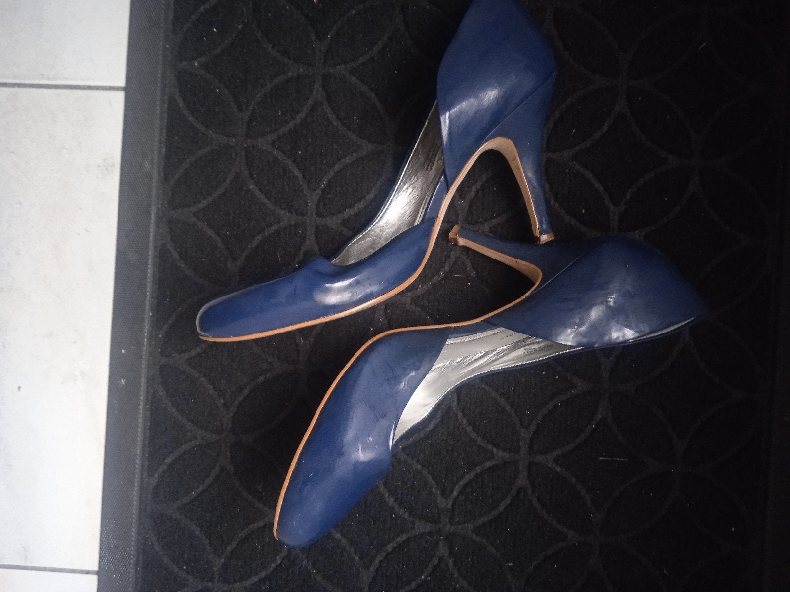 bijenkorf lak leder 40 nieuw staat 7 €, Pumps, Blauw, Bijenkorf, Ophalen of Verzenden