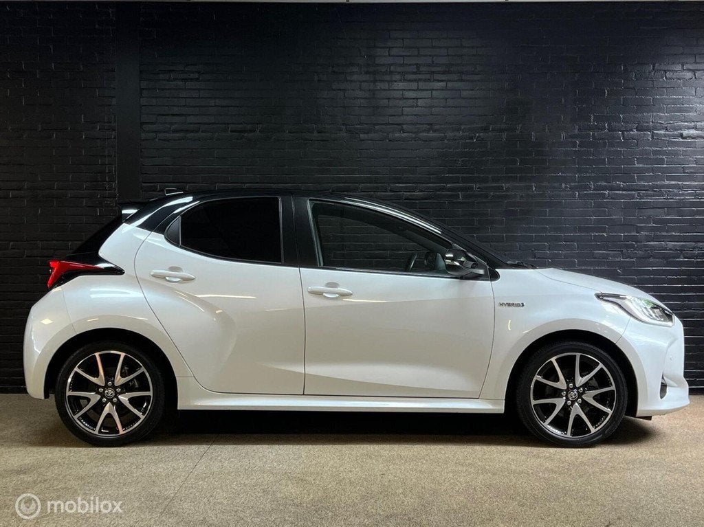 Toyota Yaris 1.5 Hybrid Executive | HUD | Navi | Stoelvw |, Auto's, Toyota, Gebruikt, Overige carrosserieën, 116 pk, Wit