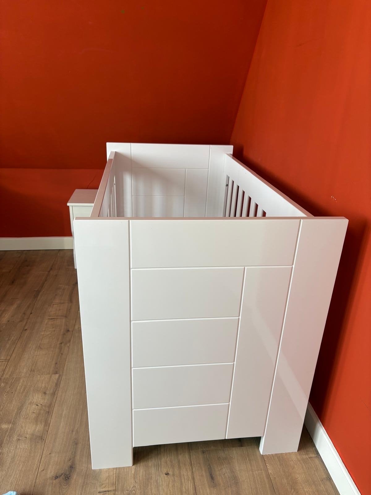 Bopita Babykamer Set: Ledikant, Commode, Wandplank, Ophalen, Gebruikt, Jongetje of Meisje