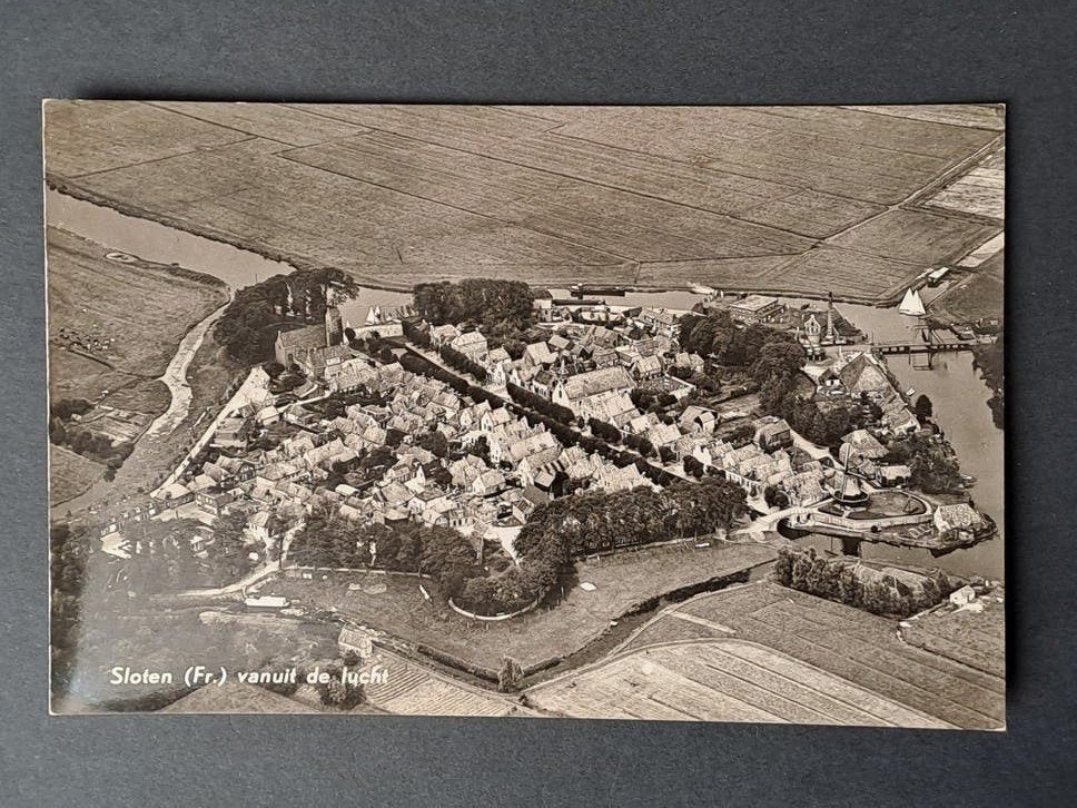 Sloten Friesland Panorama Sloten Vanuit de Lucht 1955, Verzenden, 1940 tot 1960, Friesland