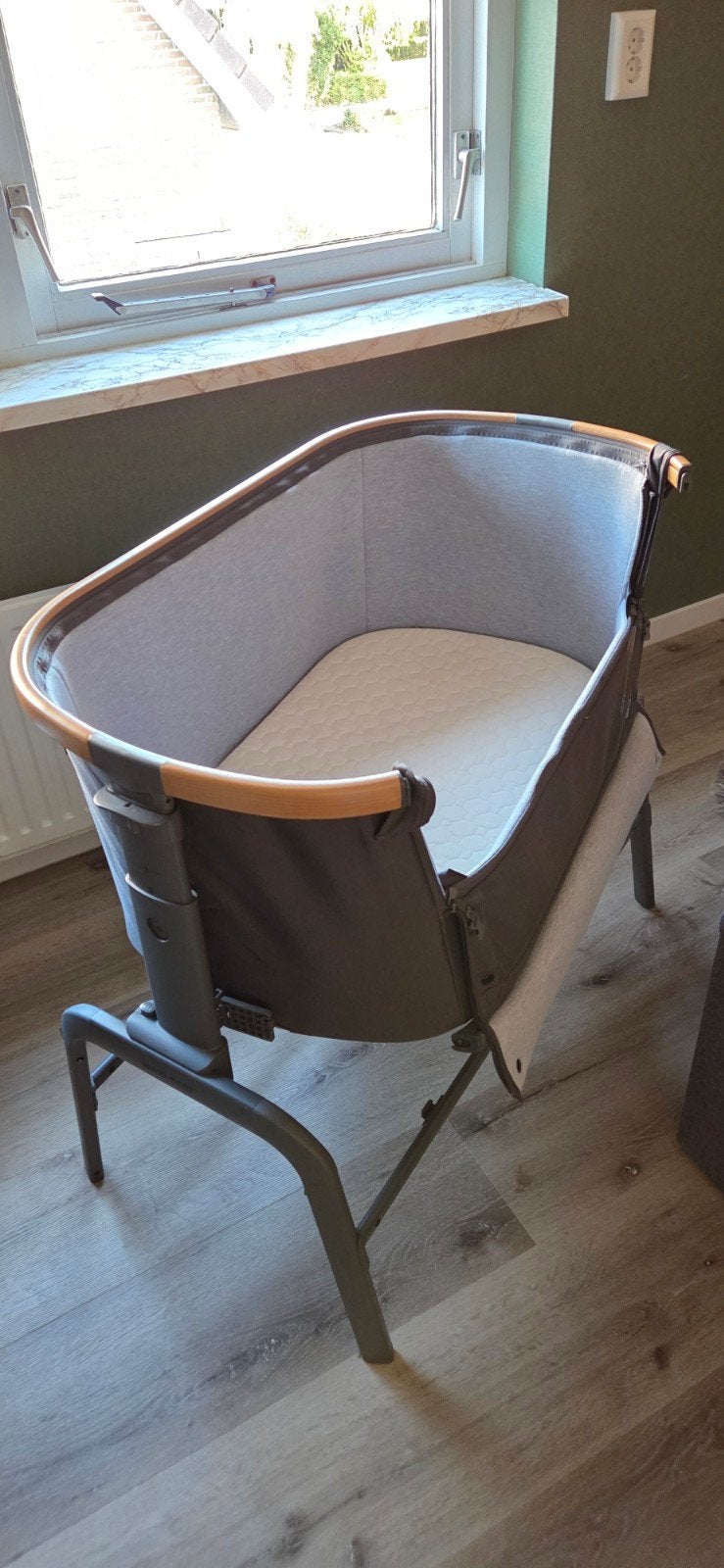 Maxi-Cosi Iora Co-Sleeper Wieg met 2 hoeslakens, Kinderen en Baby's, Ophalen, Gebruikt, Wieg