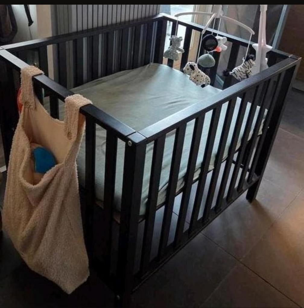 Rechthoekige Zwarte Baby Box met Matras en Muziekmobiel, Ophalen, Gebruikt, Rechthoekig
