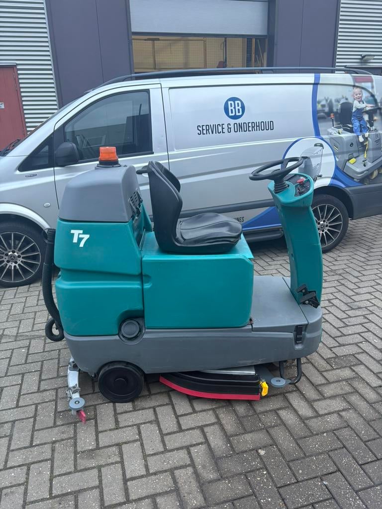 Schrobmachine Tennant T7, Doe-het-zelf en Verbouw, Reinigingsmachines, Ophalen of Verzenden, Zo goed als nieuw