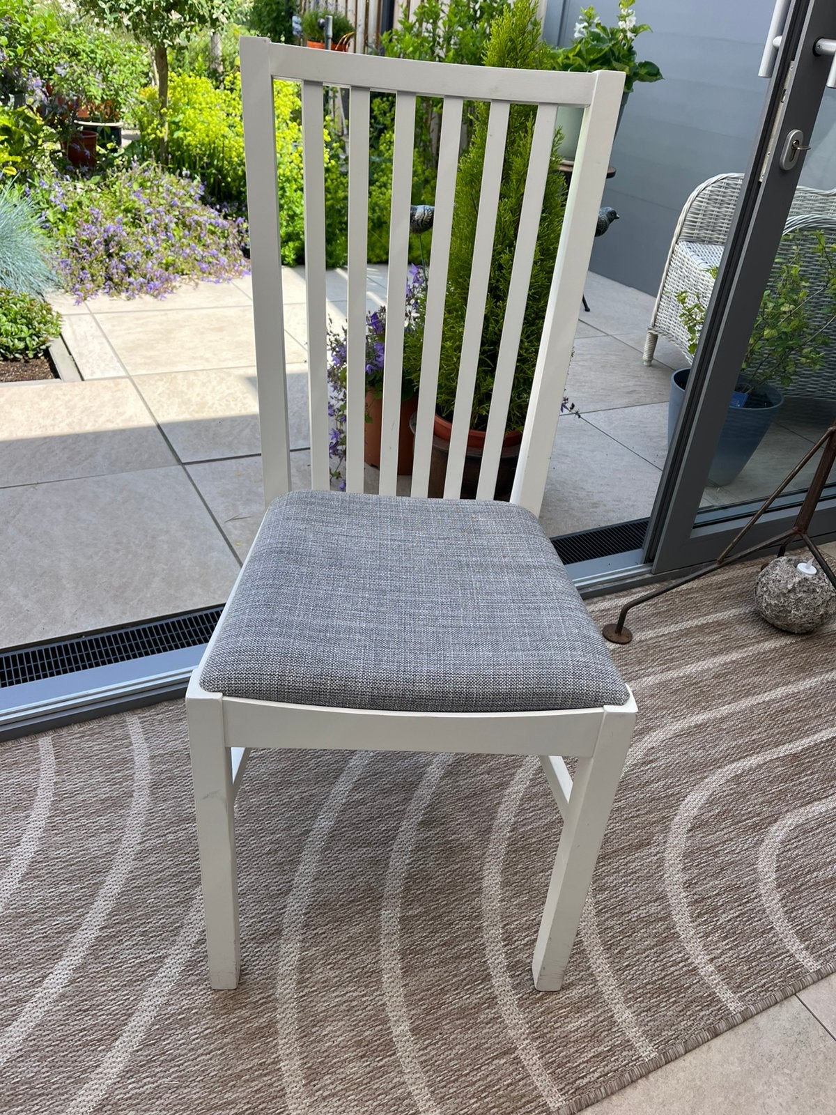 Massief houten stoel, GRATIS…, Ophalen, Wit, Zo goed als nieuw, Modern, strak.