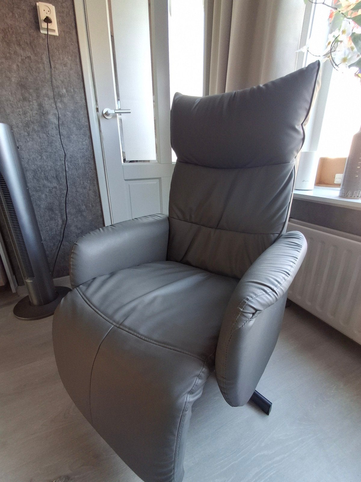 Fauteuil Grijs Kunstleer - Verstelbaar met voetensteun, Ophalen, Overige materialen, 75 tot 100 cm, Zo goed als nieuw