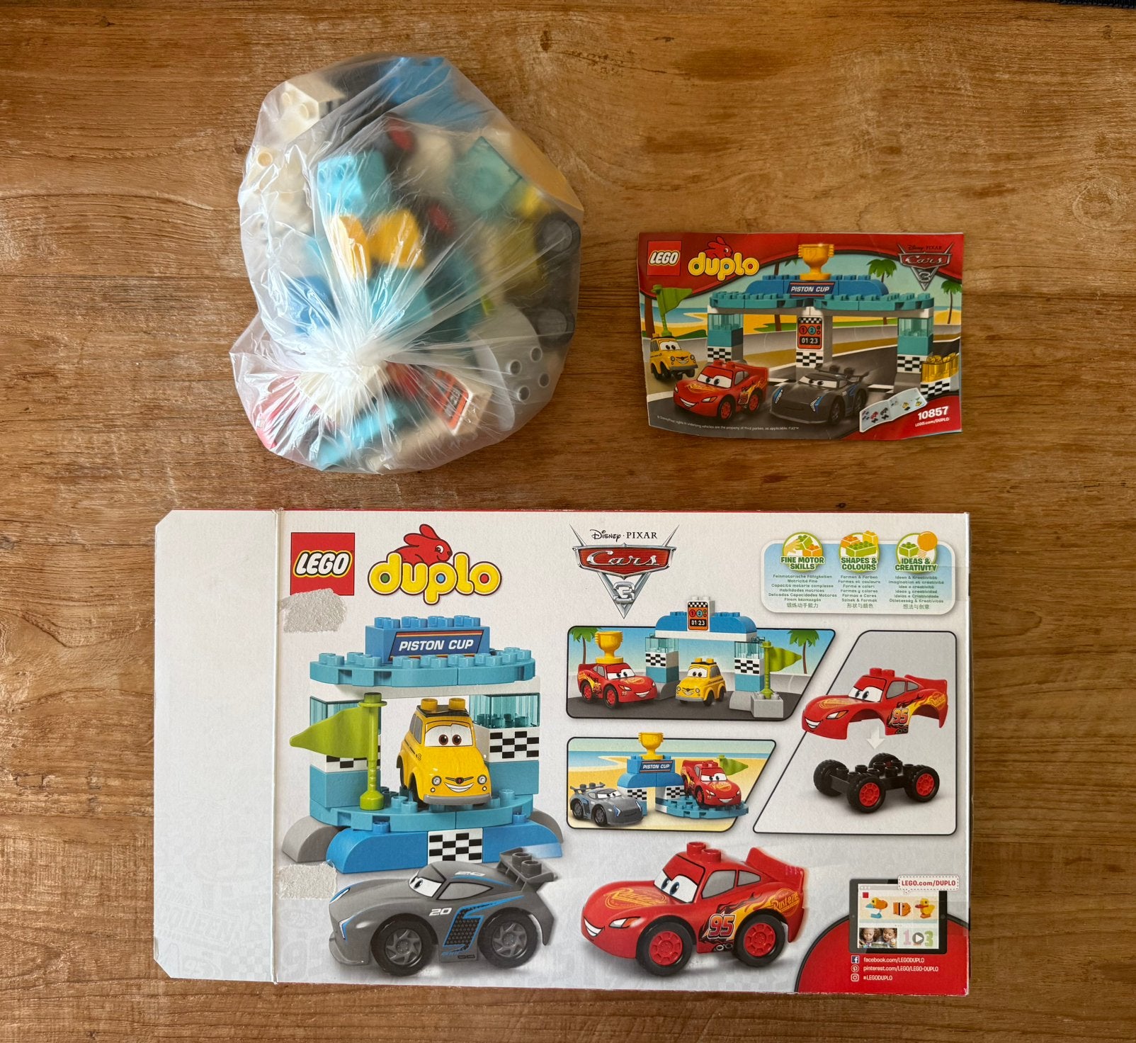 Lego Duplo 10857 - Piston Cup Race - Disney Cars - compleet, Inclusief instructies, Ophalen of Verzenden, Zo goed als nieuw, Complete set