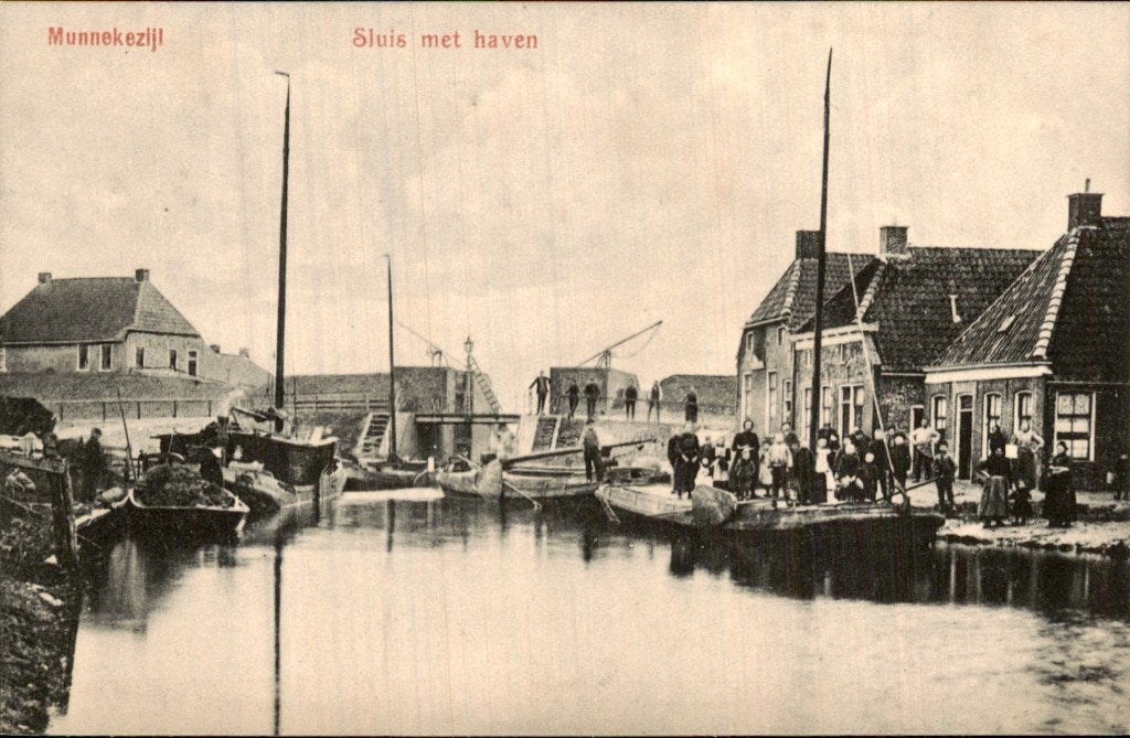 Munnekezijl - Sluis - met haven, Verzamelen, Ansichtkaarten | Nederland, Ongelopen, Friesland, Voor 1920, Ophalen of Verzenden