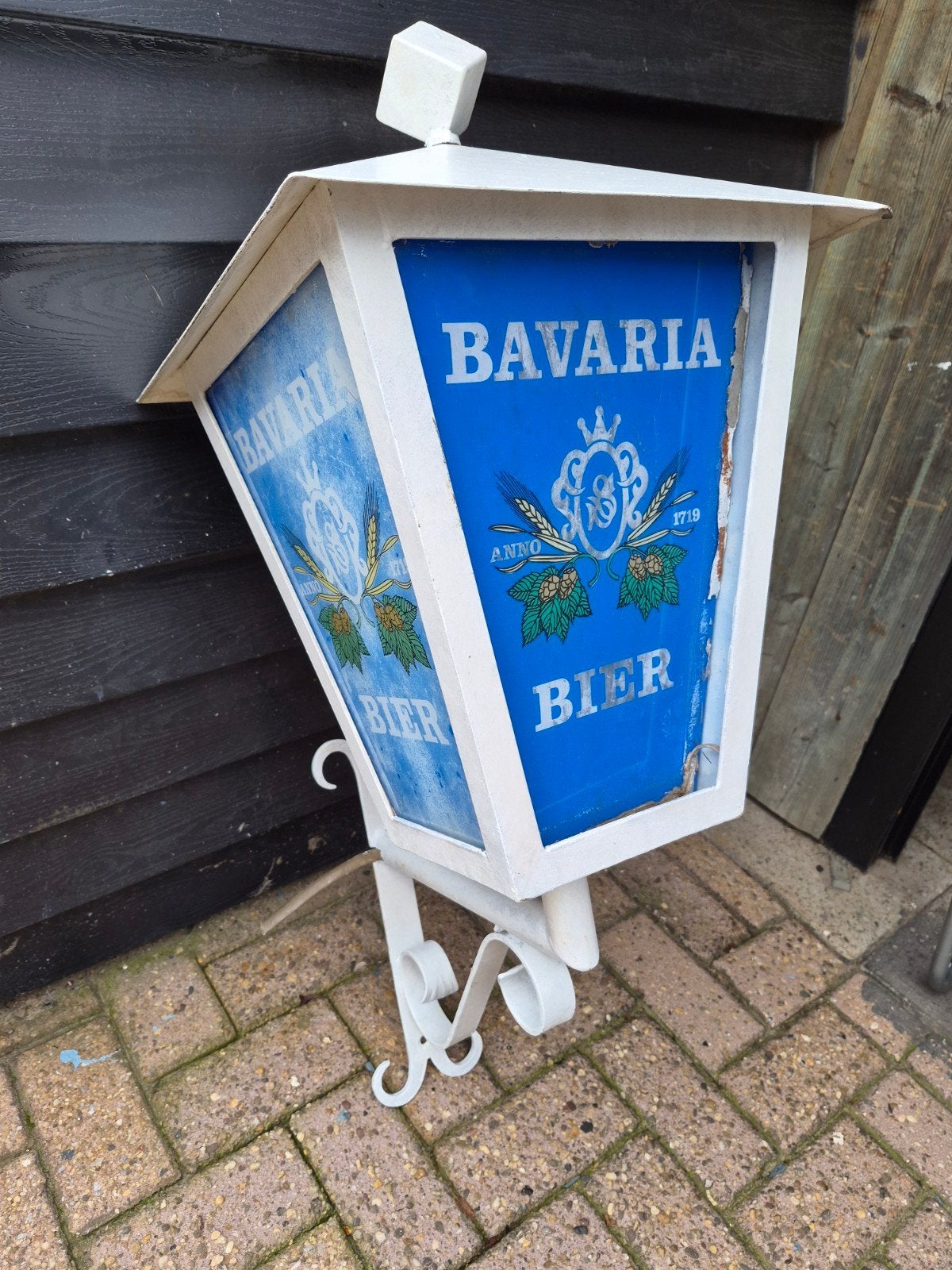 Bavaria reclame buitenlantaarn. Hangende lamp., Ophalen