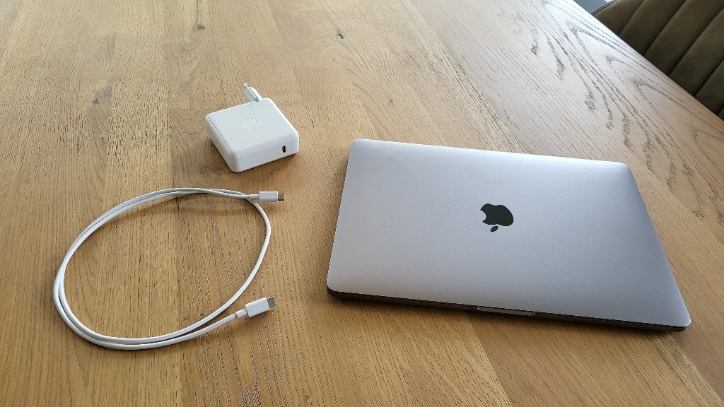 Apple MacBook Pro 2019 - i7 2.8GHz - 16GB  1TB SSD Touch Bar, MacBook Pro, 1 TB of meer, 2 tot 3 Ghz, Qwerty