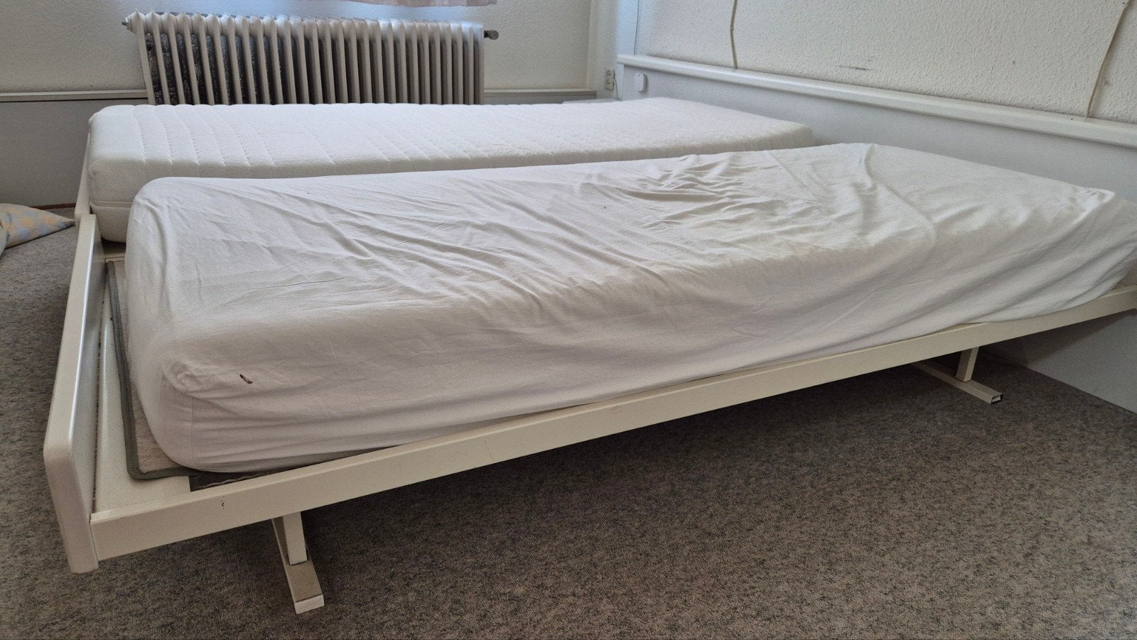 GRATIS  2 x 1 persoons bed, Huis en Inrichting, Ophalen, Modern en functioneel, 90 cm, Wit