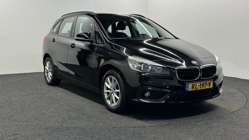 BMW 2-serie Active Tourer 218i Luxury AUTOMAAT CRUISE, Auto's, BMW, Gebruikt, Euro 6, Met garantie (alle), Zwart