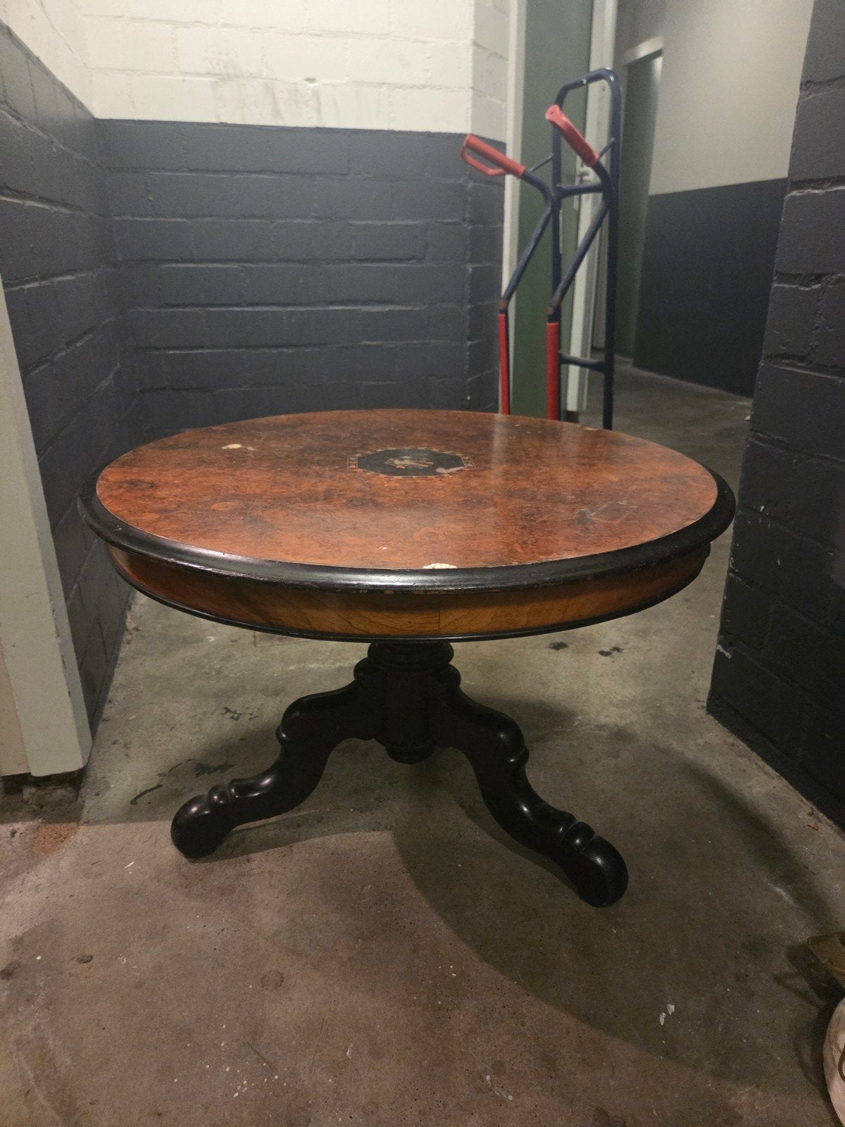 Antieke ronde tafel met inlegwerk, Ophalen of Verzenden
