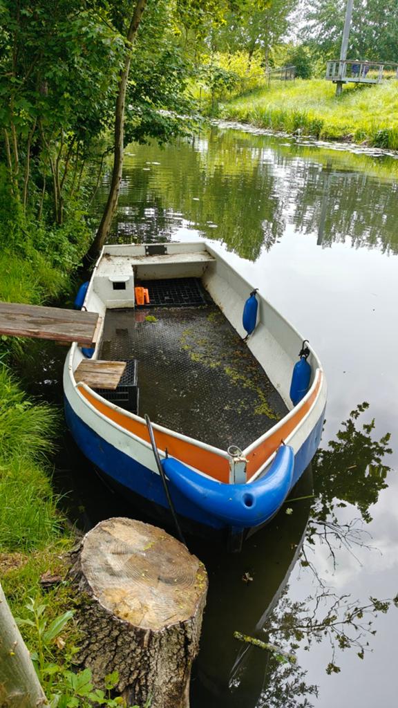 Ruime stalen boot voor 8 tot 10 personen. 5 meter lang, Watersport en Boten, Ophalen, Gebruikt, 5 m, 2 m