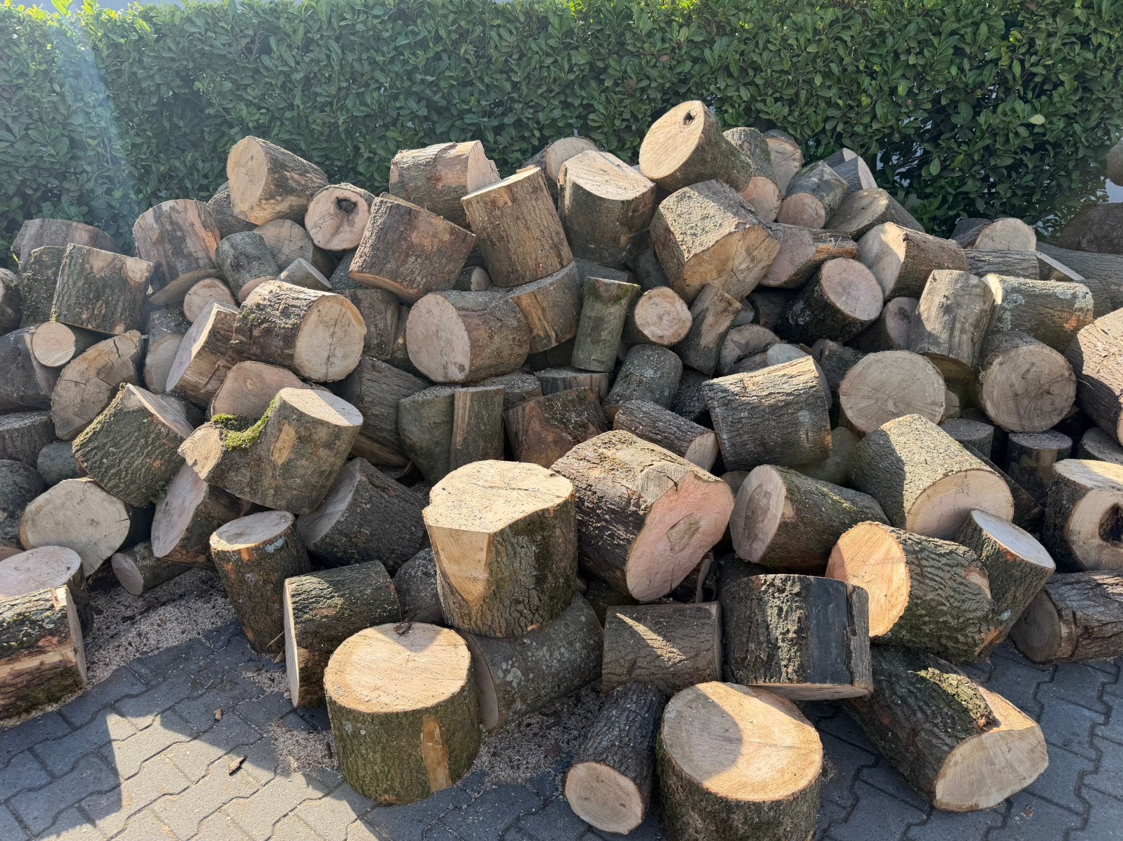 Dikke vracht 4,8 kuub eiken essen haardhout thuisbezorgd, 3 tot 6 m³, Verzenden, Eikenhout, Blokken