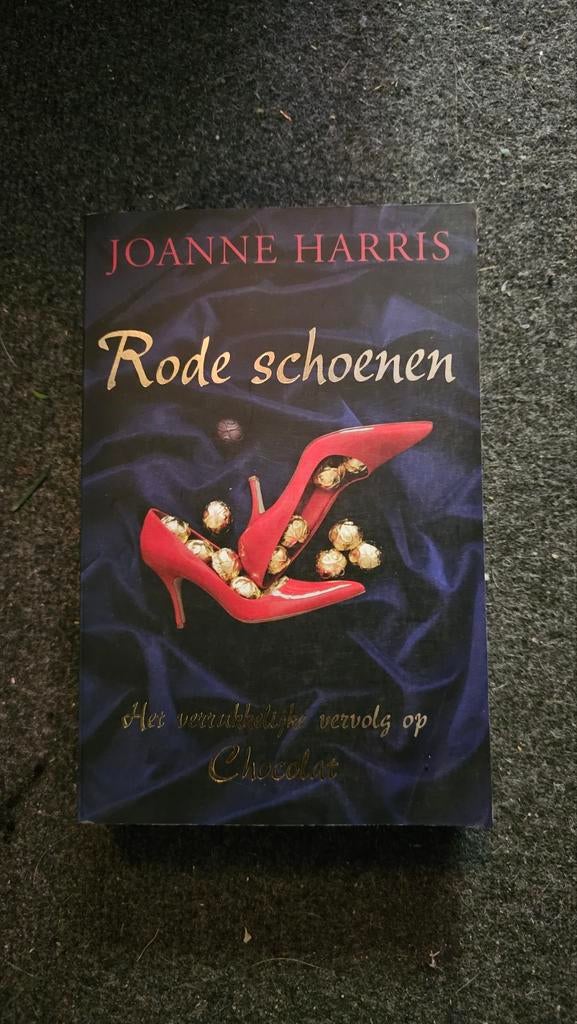 Joanne Harris - Rode schoenen, Ophalen of Verzenden, Zo goed als nieuw, Joanne Harris