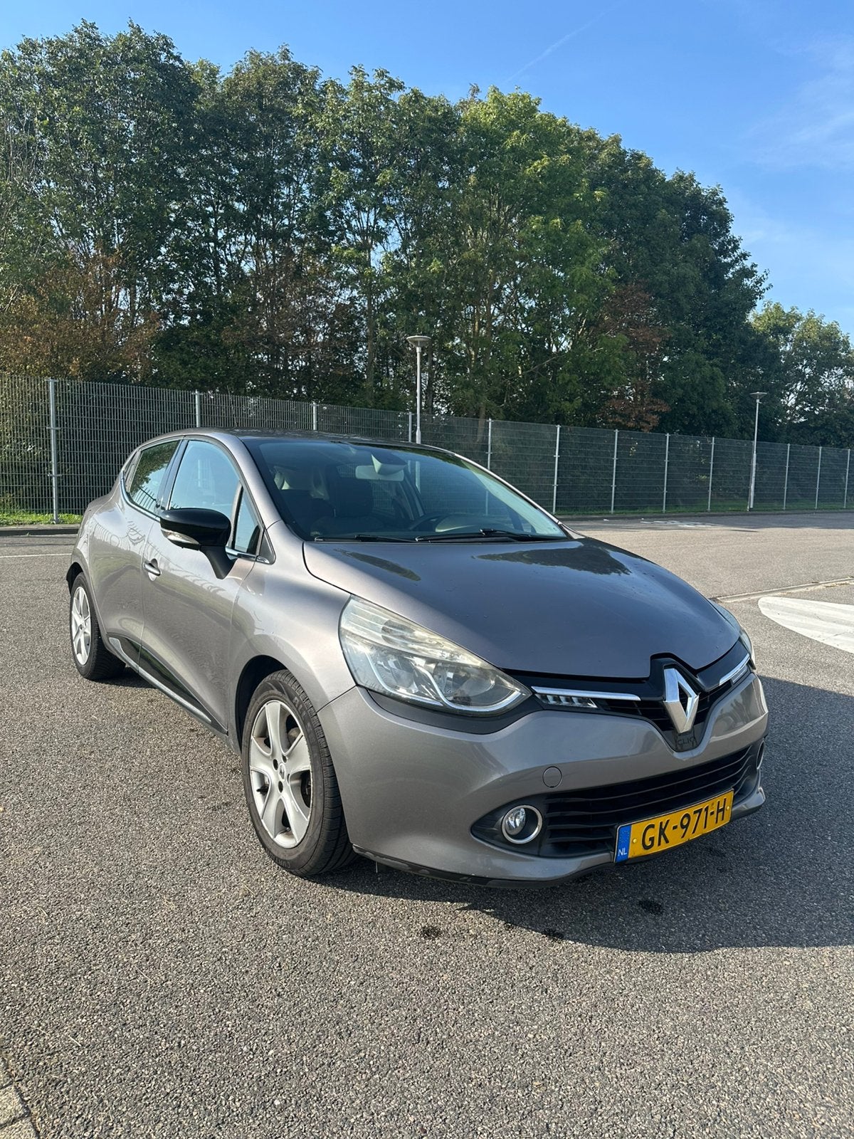 Renault Clio 0.9 TCE 66KW 5-DRS 2015 Grijs, Voorwielaandrijving, 898 cc, 40 €/maand, 540 kg