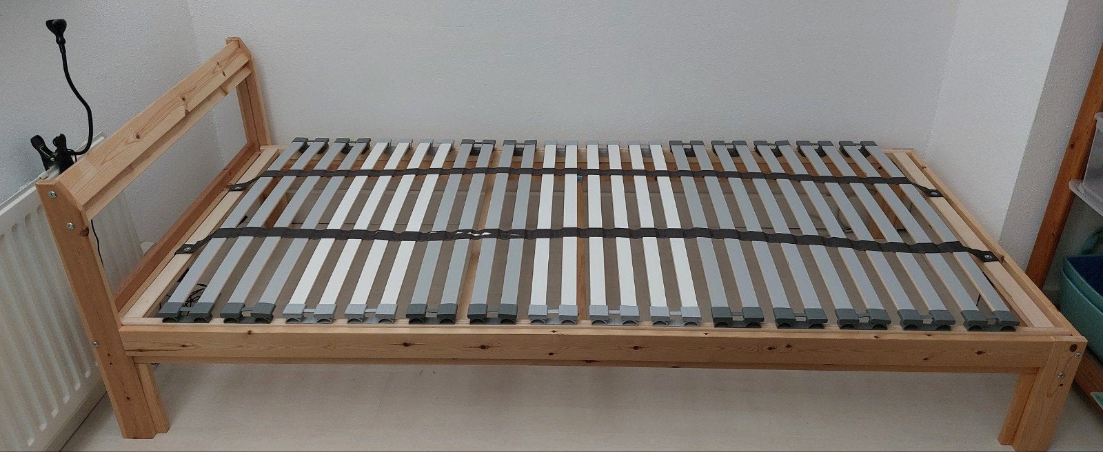1 persoons grenen bed met lattenbodem en matras, Huis en Inrichting, Slaapkamer | Matrassen en Bedbodems, Ophalen, 90 cm, Eenpersoons