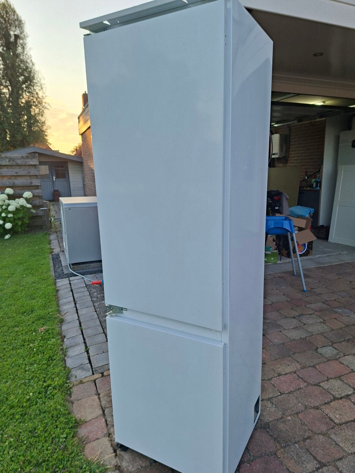 FROSTIG Witte Koel-vriescombinatie, 150 tot 200 liter, 60 cm of meer, Met aparte vriezer, Zo goed als nieuw