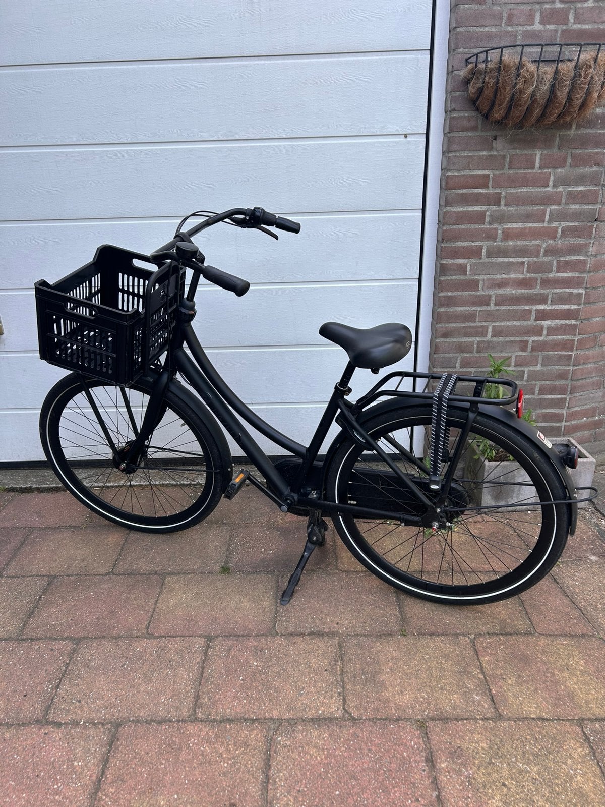 Nette GAZELLE fiets Puur zwart met kratje, Ophalen, Zo goed als nieuw, Terugtraprem, Versnellingen