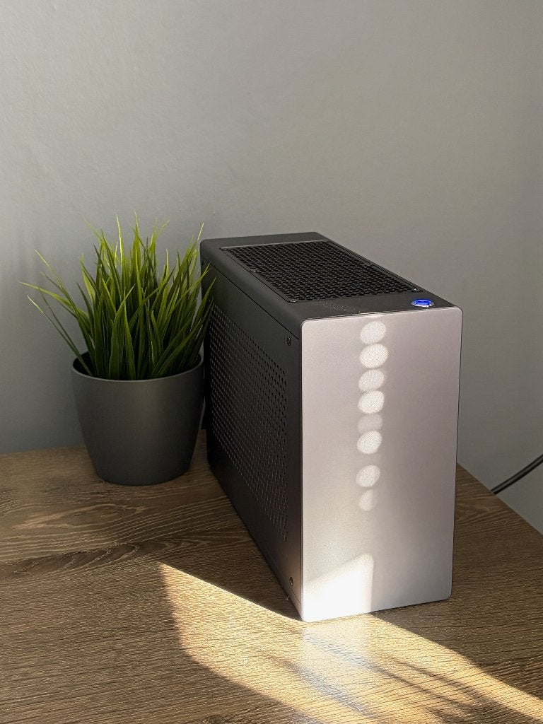 Mini ITX Game PC - 5 liter R7 7700/RTX5070/32GB DDR5/2TB SSD, Ophalen, 32 GB, Zelf gebouwde pc, Zo goed als nieuw