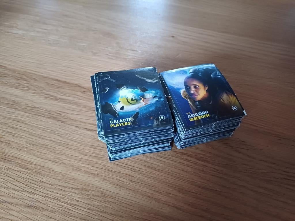 350 Football Favourites plaatjes + leeg verzamelalbum, Ophalen of Verzenden, Zo goed als nieuw, Meerdere plaatjes