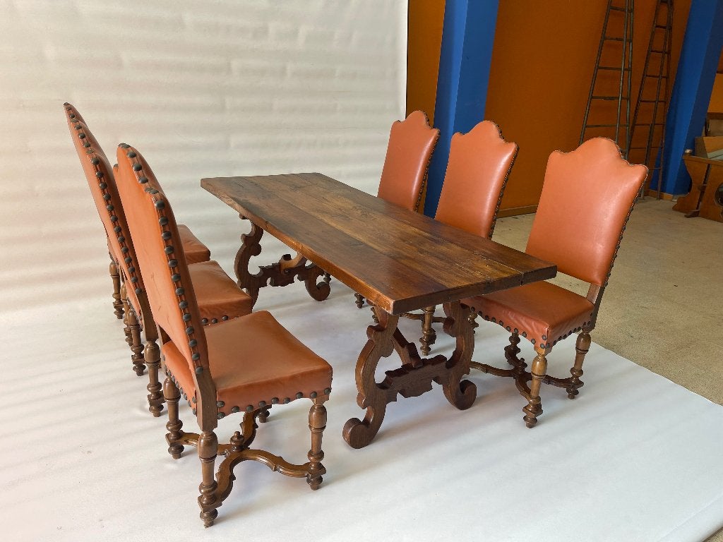 1960’s Italian Provenance Dining Set in Solid Walnut, Huis en Inrichting, Ophalen of Verzenden, Zo goed als nieuw, 6 tot 8 stoelen