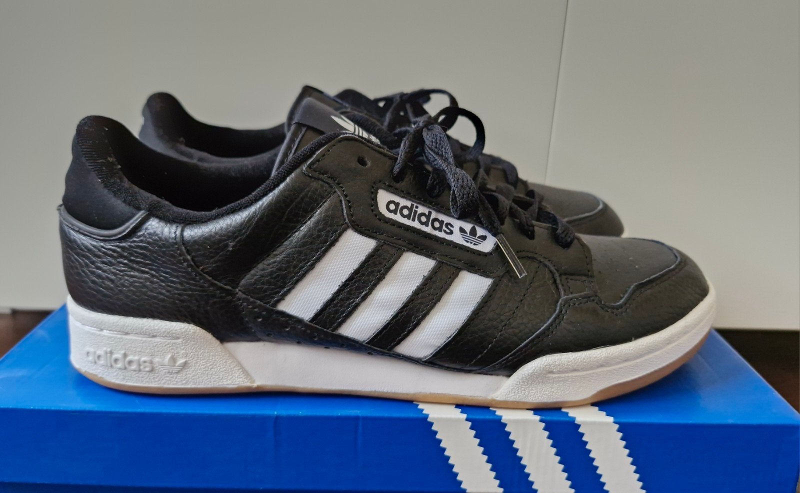 Adidas Continental 80, Sport en Fitness, Adidas, Hardloopschoenen, Ophalen of Verzenden, Zo goed als nieuw